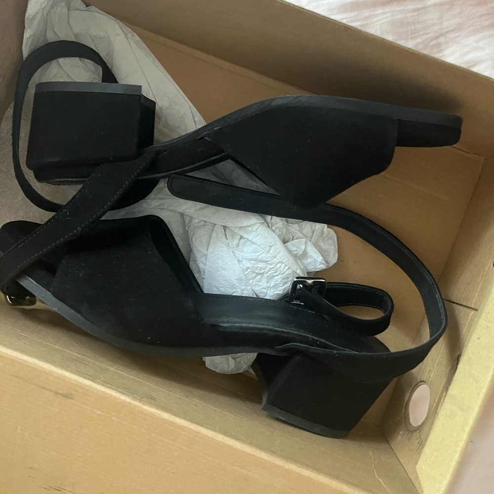 EUC frank & oak leather suede sandals in size women’s 6.5 colour black
